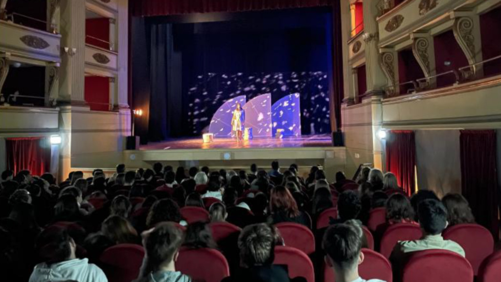 Sala gremita di studenti