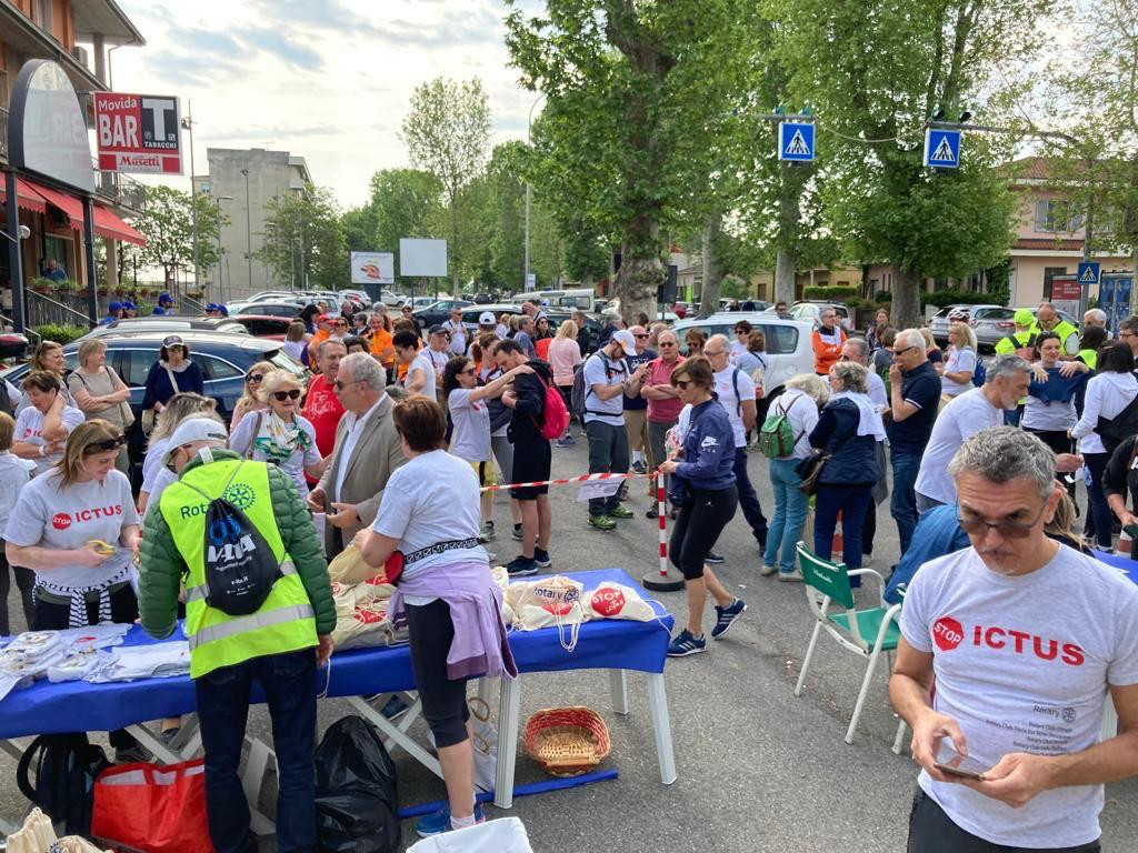 Partenza camminata Stop Ictus 2023